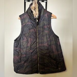 Maurices Camouflage Vest with Faux Fur Trim Size 2